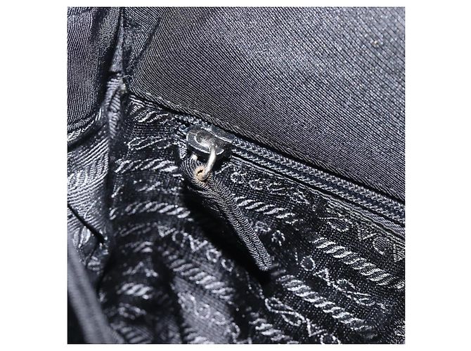 Bolsa de Ombro PRADA com Corrente de Plástico em Algodão Preto Auth 204708V - vista 21