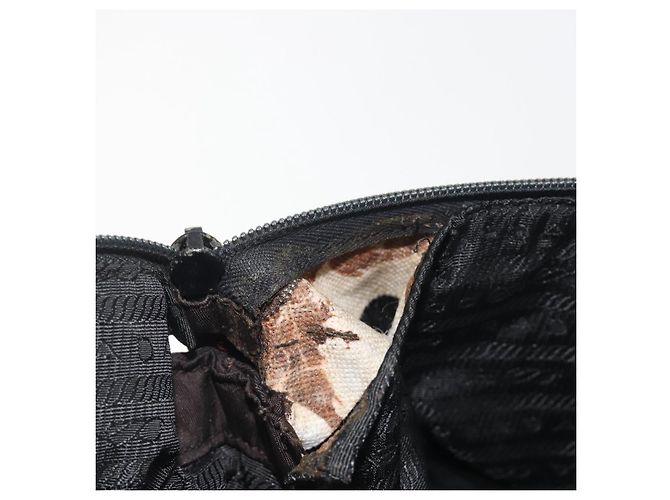 Sac à main PRADA Nylon Black Gold Auth 187087 Noir Doré - vue 24