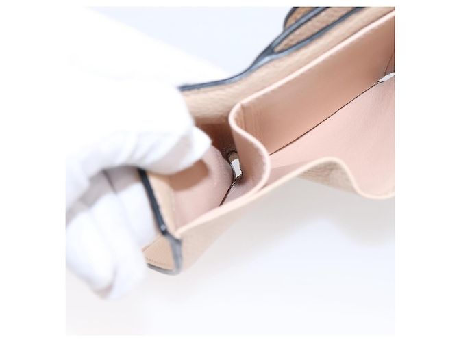 Chloé Cartera Chloe Alphabet Trifold de cuero rosa tono dorado Auth BA15602 - vista 15