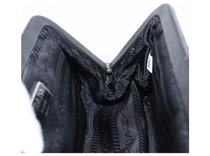 Beauty case arricciato PRADA in pelle nero argento Auth 204606V - vista 16