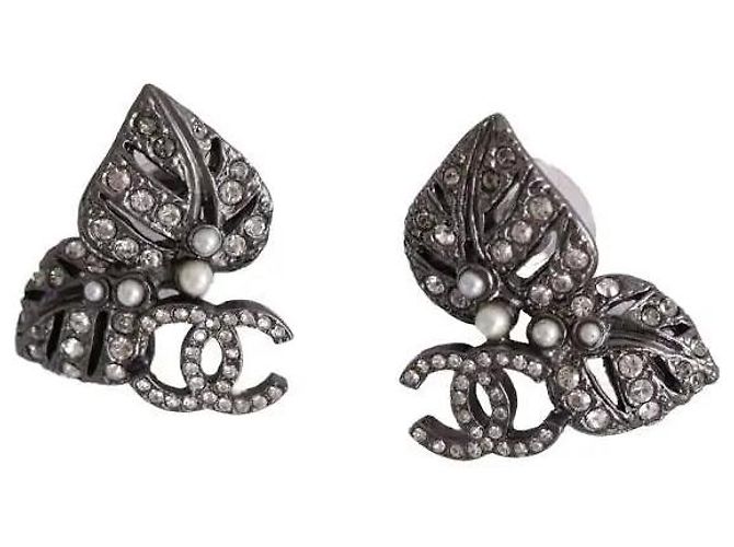 Chanel Ohrringe aus grauem Stahl - Ansicht 2