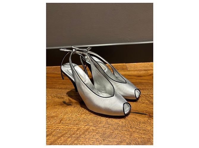 Miu Miu Décolleté Slingback Peep-Toe in pelle argento - vista 2