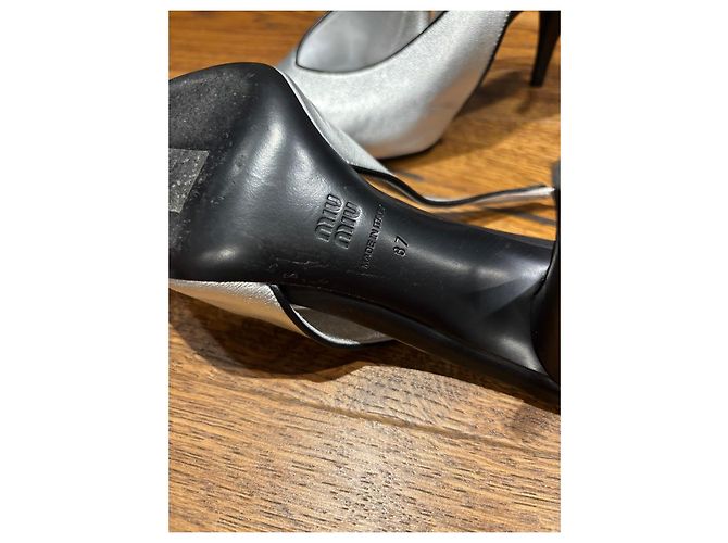 Miu Miu Décolleté Slingback Peep-Toe in pelle argento - vista 3