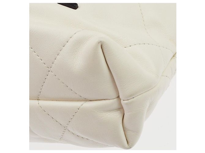 Chanel 22 Chain Hobo Quilted Shaded Calfskin Mini Bianco - vista 4