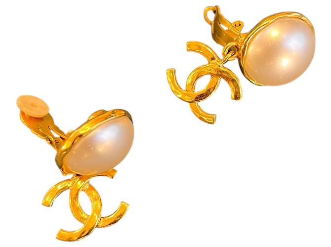 Pendientes Chanel CC Golden - vista 2