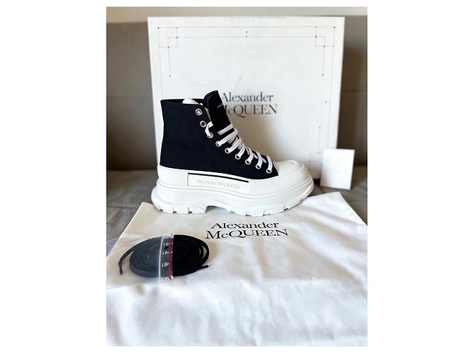 Alexander McQueen Sneakers High-Top Tread Slick Nero Bianco - vista 5
