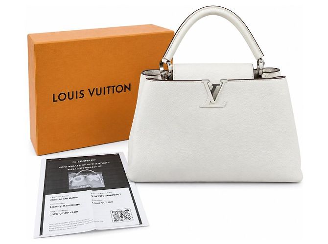 Louis Vuitton Capucines BB in pelle Taurillon bianca Bianco - vista 2