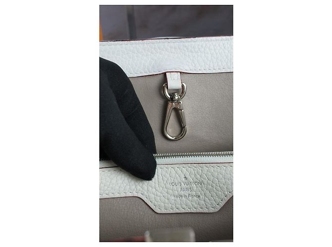 Louis Vuitton Capucines BB in pelle Taurillon bianca Bianco - vista 8