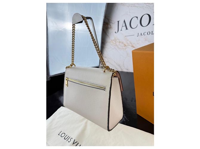 Louis Vuitton Pochette Lockme en cuir grainé blanc et rose - vue 9