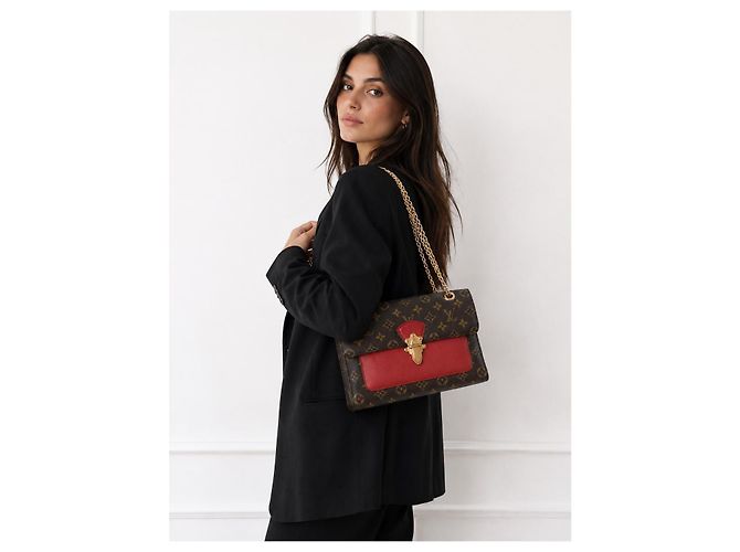 Borsa a tracolla Louis Vuitton Monogram Dauphine Marrone Rosso - vista 2