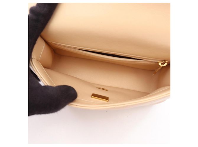 Borsa a tracolla Chanel Matelassé Beige - vista 3