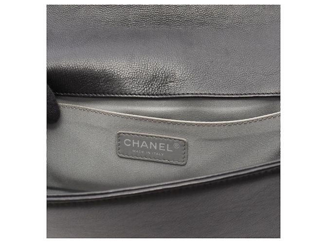 Borsa a tracolla Chanel Boy in pelle d'agnello nera Nero - vista 13