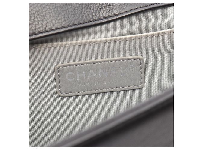 Borsa a tracolla Chanel Boy in pelle d'agnello nera Nero - vista 4