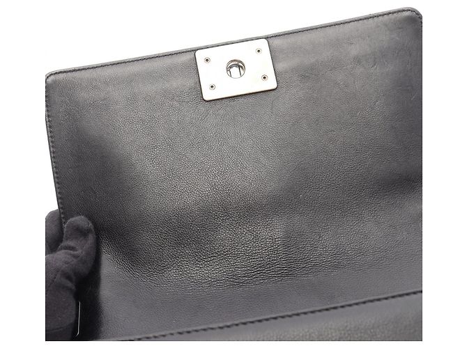 Borsa a tracolla Chanel Boy in pelle d'agnello nera Nero - vista 6