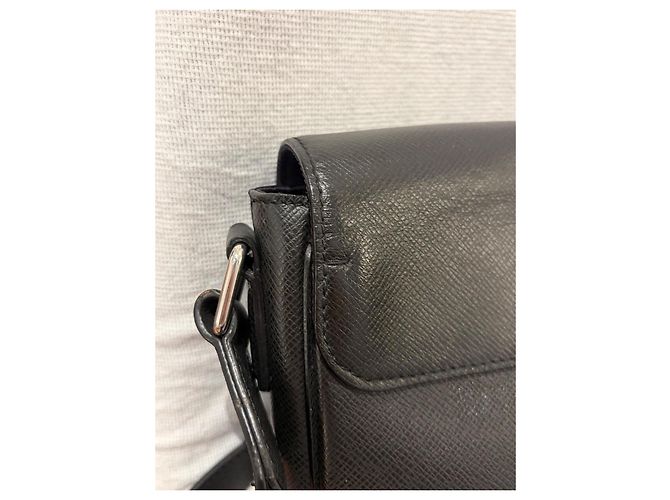 Louis Vuitton District Borsa a Tracolla Pelle Nera Nero - vista 5