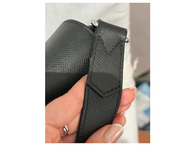 Louis Vuitton District Borsa a Tracolla Pelle Nera Nero - vista 6