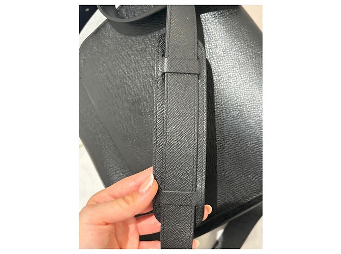 Louis Vuitton District Borsa a Tracolla Pelle Nera Nero - vista 7