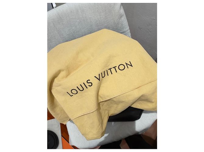 Louis Vuitton District Borsa a Tracolla Pelle Nera Nero - vista 9