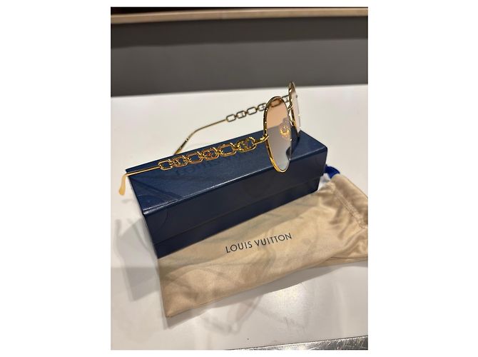 Louis Vuitton Chain Link Oval Sunglasses Golden - view 11