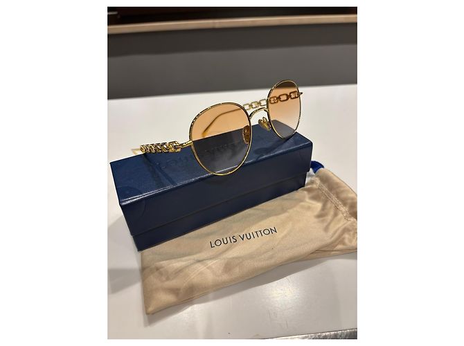 Louis Vuitton Chain Link Oval Sunglasses Golden - view 7