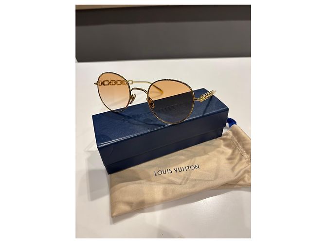 Louis Vuitton Chain Link Oval Sunglasses Golden - view 8