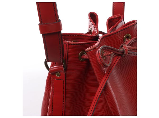 Borsa a tracolla Louis Vuitton Noe in pelle Epi rossa M44007 Rosso - vista 4