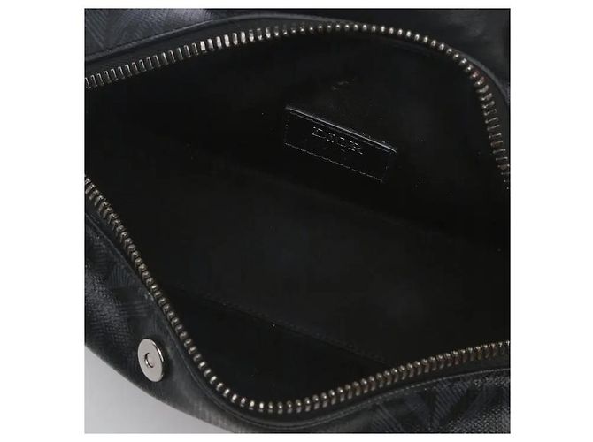 Christian Dior The Dior house's sophisticated Lingot bag line's distinctive rectangular tab detailing harmonizes with luxurious leather material for a sophisticated mood. Its practical case silhouette allows Black - view 4
