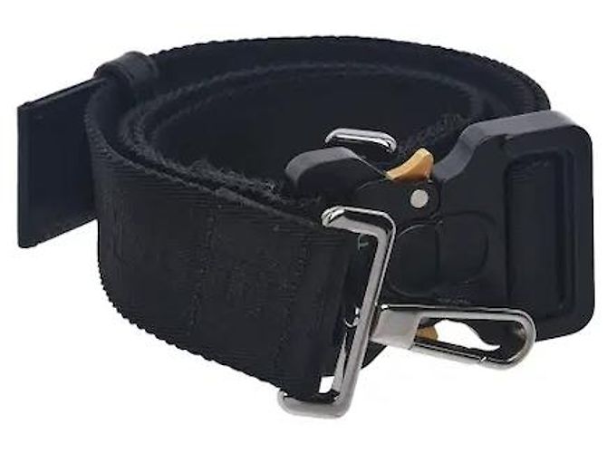 Christian Dior The Dior house's sophisticated Lingot bag line's distinctive rectangular tab detailing harmonizes with luxurious leather material for a sophisticated mood. Its practical case silhouette allows Black - view 5