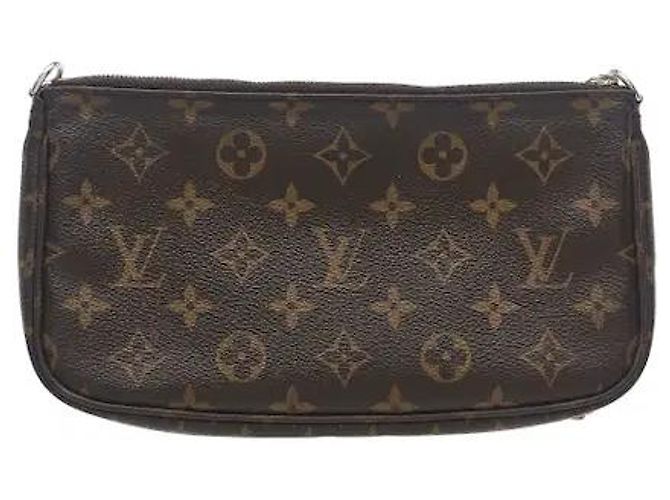 Louis Vuitton Realizzato in tela Monogram, questo modello vanta leggerezza e una pratica durabilità resistente alle macchie esterne e all'umidità. La Pochette Accessoires, la Mini Pochette Accessoires e Marrone - vista 2