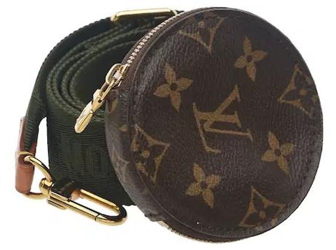 Louis Vuitton Realizzato in tela Monogram, questo modello vanta leggerezza e una pratica durabilità resistente alle macchie esterne e all'umidità. La Pochette Accessoires, la Mini Pochette Accessoires e Marrone - vista 5
