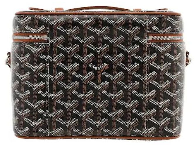 Realizzato nel materiale canvas Goyardine firmato Goyard, questo modello è leggero, altamente resistente e immune a graffi e macchie. Una silhouette vanity tridimensionale si armonizza con il lusso - vista 2