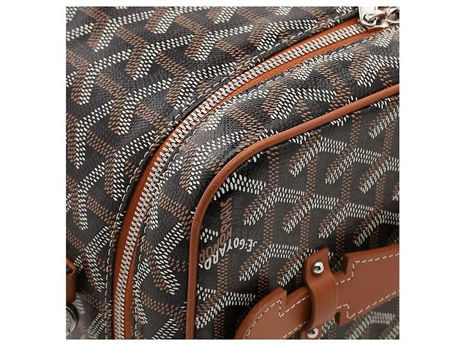 Realizzato nel materiale canvas Goyardine firmato Goyard, questo modello è leggero, altamente resistente e immune a graffi e macchie. Una silhouette vanity tridimensionale si armonizza con il lusso - vista 3