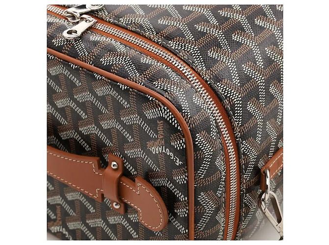 Realizzato nel materiale canvas Goyardine firmato Goyard, questo modello è leggero, altamente resistente e immune a graffi e macchie. Una silhouette vanity tridimensionale si armonizza con il lusso - vista 4