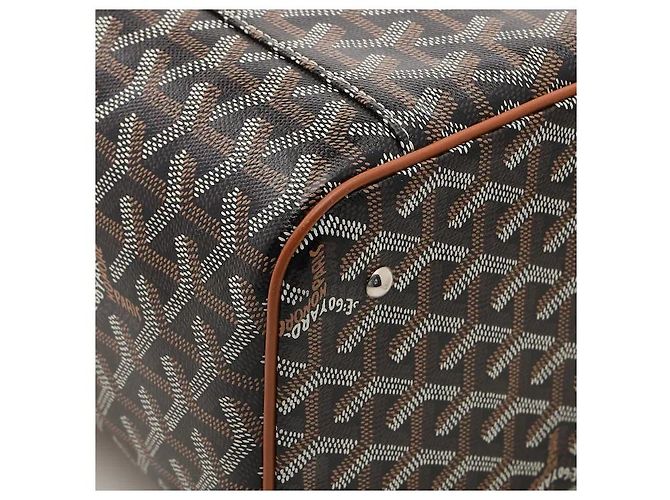 Realizzato nel materiale canvas Goyardine firmato Goyard, questo modello è leggero, altamente resistente e immune a graffi e macchie. Una silhouette vanity tridimensionale si armonizza con il lusso - vista 7