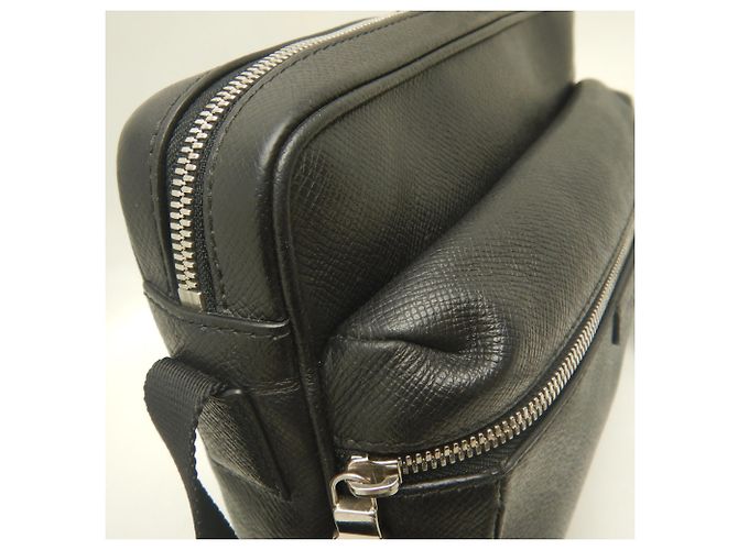 Louis Vuitton Taigarama Outdoor Messenger PM Nero - vista 10