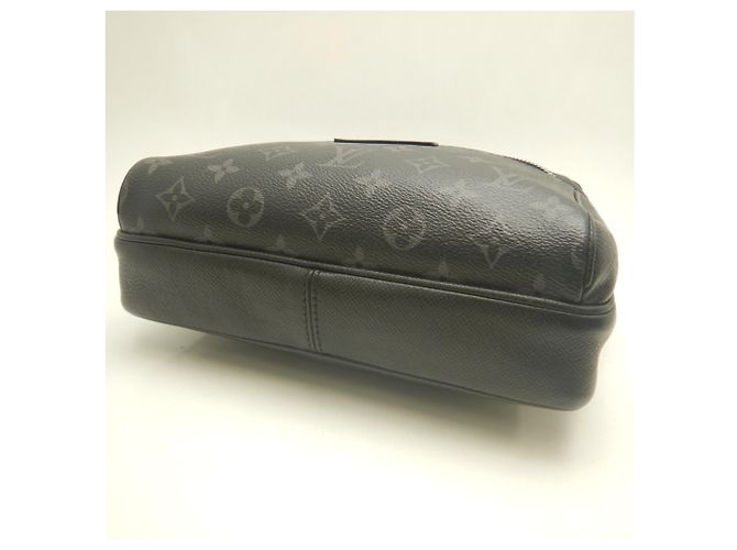 Louis Vuitton Taigarama Outdoor Messenger PM Nero - vista 13
