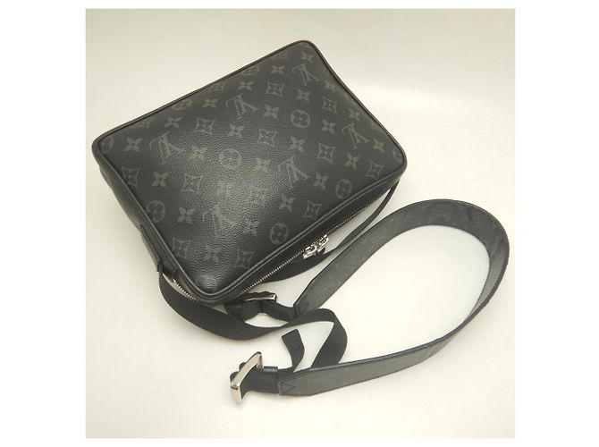 Louis Vuitton Taigarama Outdoor Messenger PM Nero - vista 3