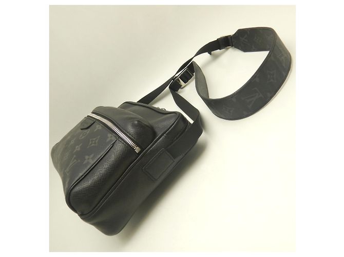 Louis Vuitton Taigarama Outdoor Messenger PM Nero - vista 4