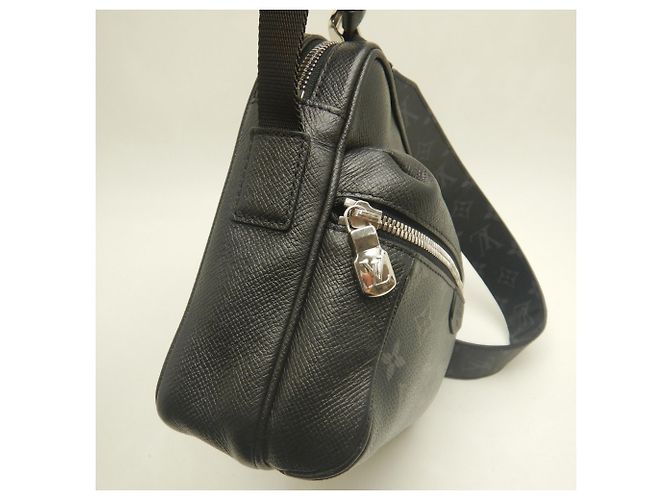 Louis Vuitton Taigarama Outdoor Messenger PM Nero - vista 6