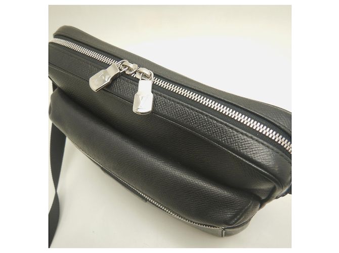 Louis Vuitton Taigarama Outdoor Messenger PM Nero - vista 9