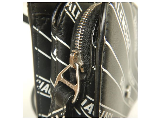 Everyday Borsa a tracolla Balenciaga B. Dot con logo all-over Nero Bianco - vista 15