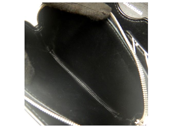 Everyday Borsa a tracolla Balenciaga B. Dot con logo all-over Nero Bianco - vista 19