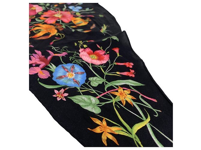 Gucci Foulard in seta nera con stampa floreale vintage e scollo lozange Multicolore - vista 2