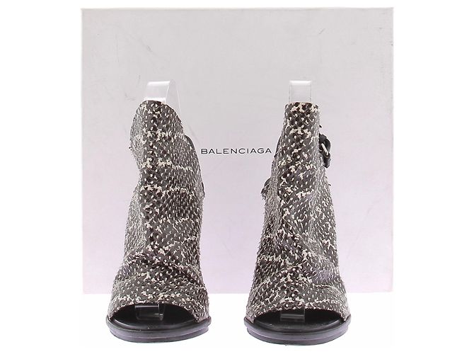 Balenciaga Python Print Pumps Schwarz - Ansicht 8