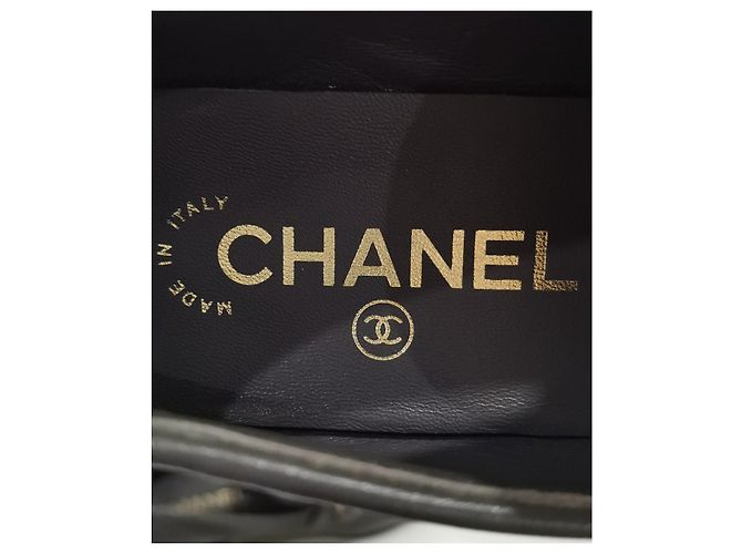 Mocassini Chanel in pelle grigia con catena oro D'oro Grigio - vista 10