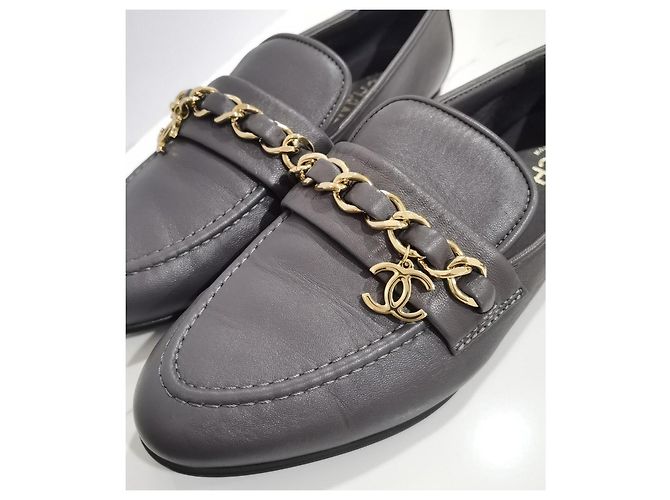Mocassini Chanel in pelle grigia con catena oro D'oro Grigio - vista 4