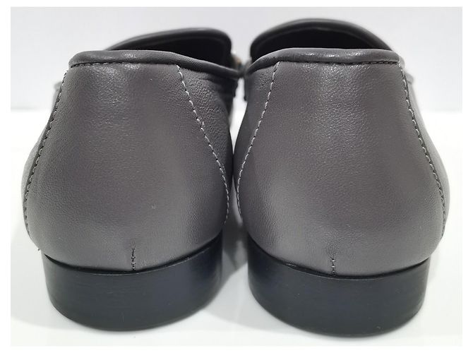 Mocassini Chanel in pelle grigia con catena oro D'oro Grigio - vista 7