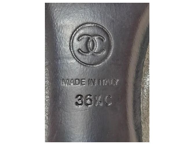 Chanel Metallic-Leder Stiefeletten mit CC-Logo Schwarz Metallisch - Ansicht 13