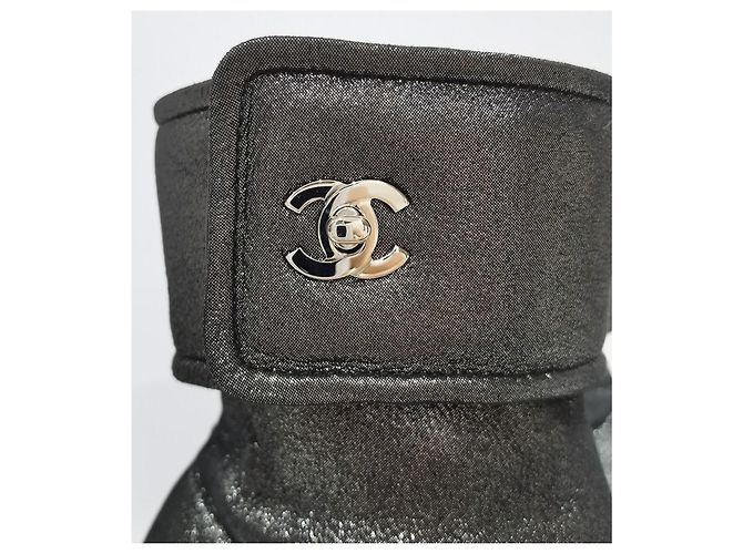 Chanel Metallic-Leder Stiefeletten mit CC-Logo Schwarz Metallisch - Ansicht 7