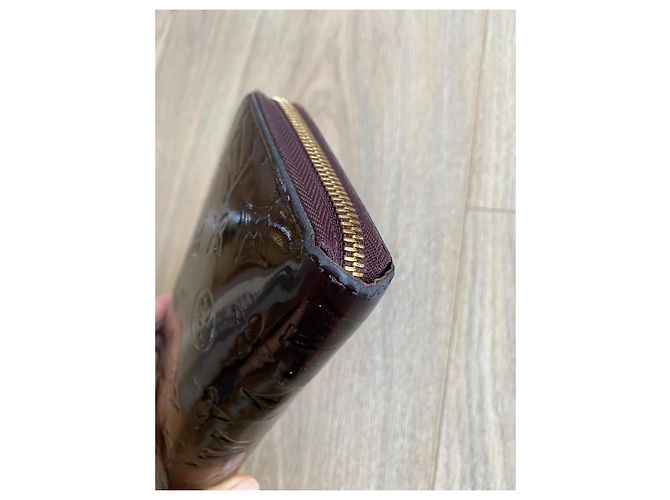 Louis Vuitton Portafoglio Zippy Monogram Vernis Bordò - vista 6
